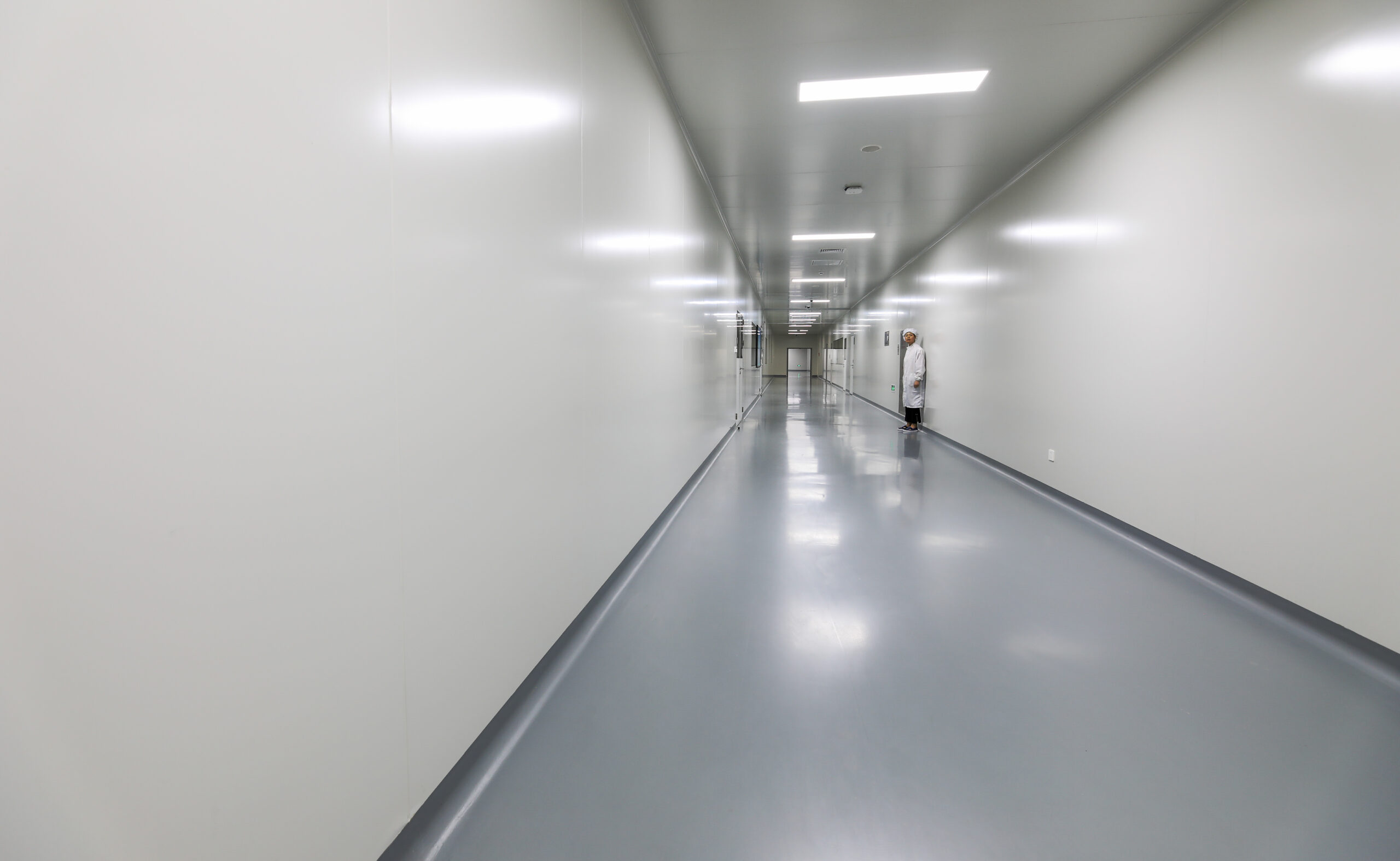 Tunnel,White,Corridor,Of,Laboratory.
